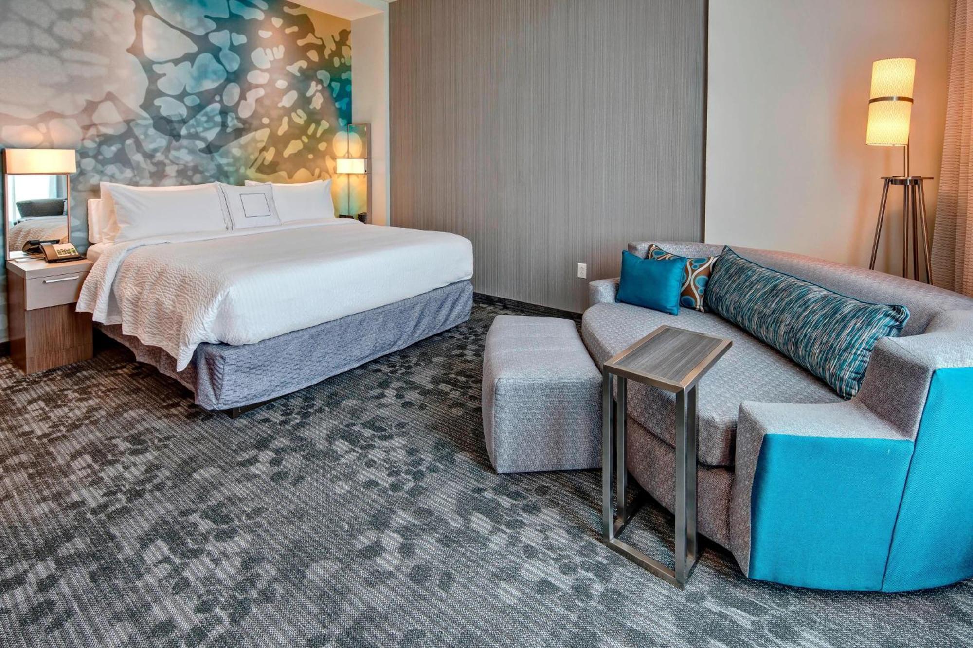 Courtyard By Marriott Kansas Downtown/convention Center
