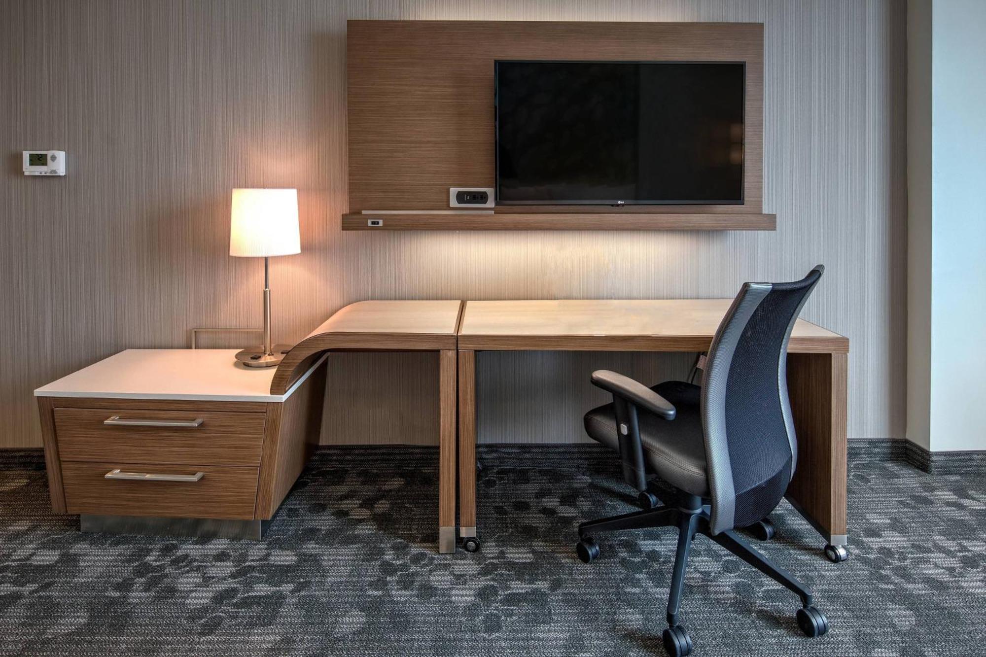 Courtyard By Marriott Kansas Downtown/convention Center Hotel